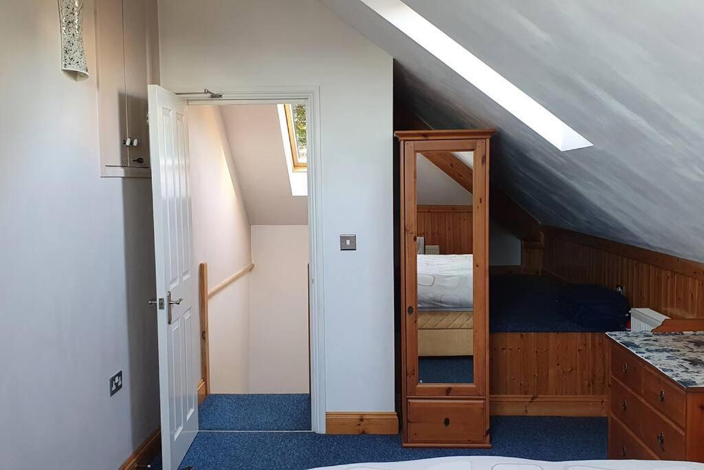 Stylish, Comfortable Apartment With Balcony Plymouth Buitenkant foto